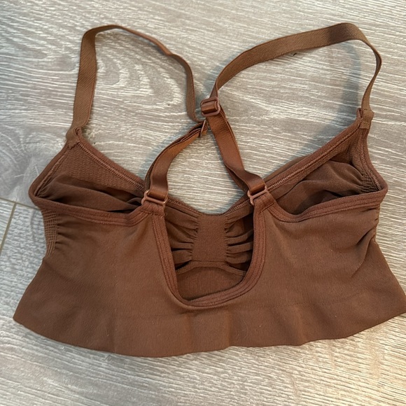 SEAMLESS SCULPT BRALETTE - Picture 6 of 10